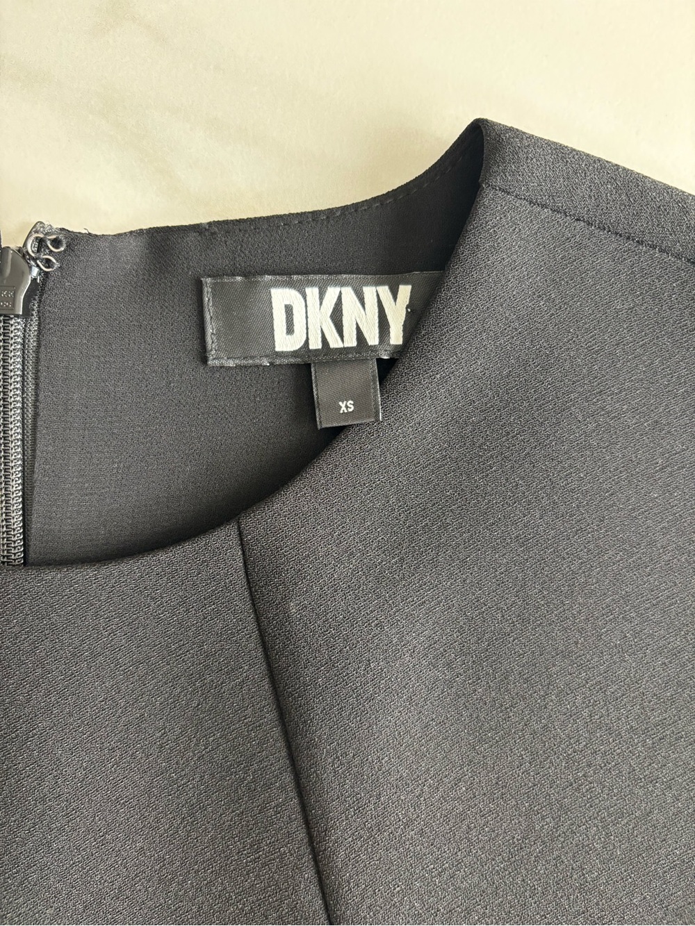 DKNY Black Crew Neck Shift Blouse size XS - Picture 4 of 8